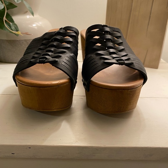 Seychelles • Italian Leather Wedge - Picture 4 of 11